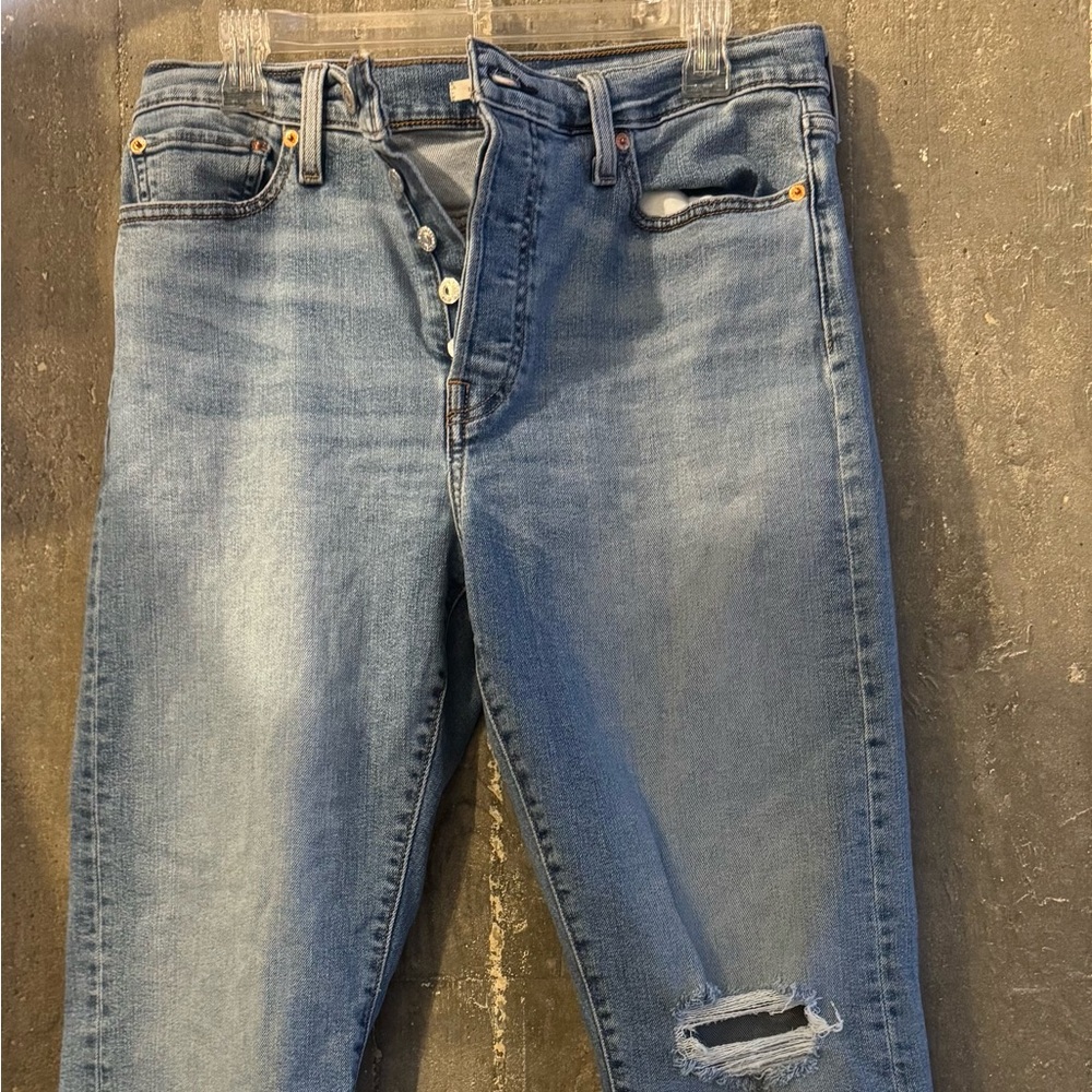 Levi's Wedgie Straight women's jeans in size 31.